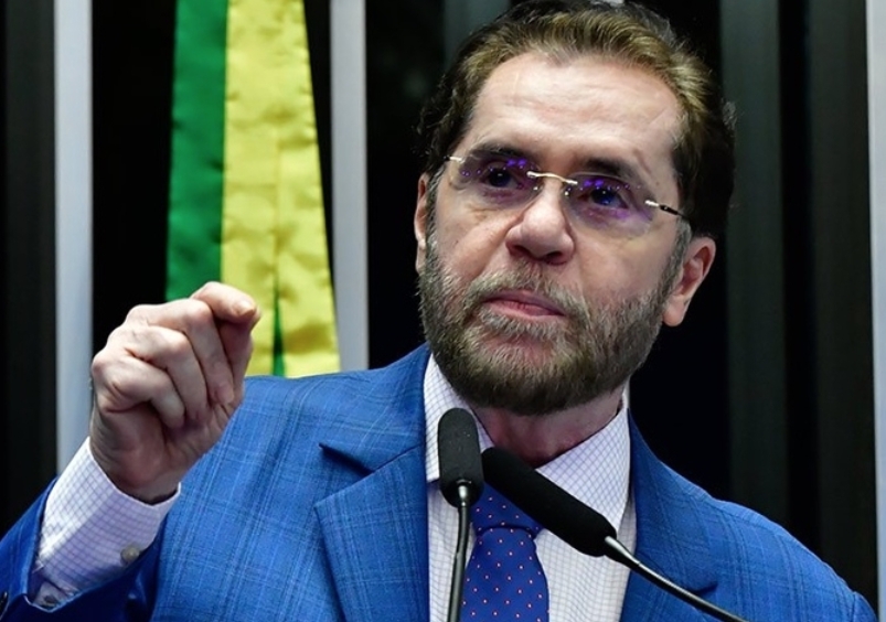 Plínio Valério apresenta projeto de lei para garantir mamografia anual no SUS a partir dos 40 anos