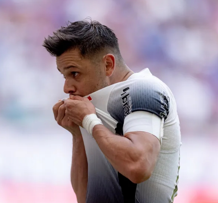 Corinthians faz acordo para pagar dívida de R$ 10 milhões sobre compra de Romero