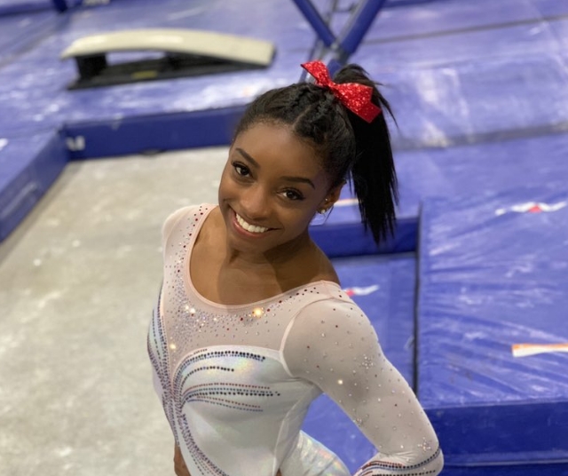 Biles limita redes e afasta traumas em retorno às Olimpíadas
