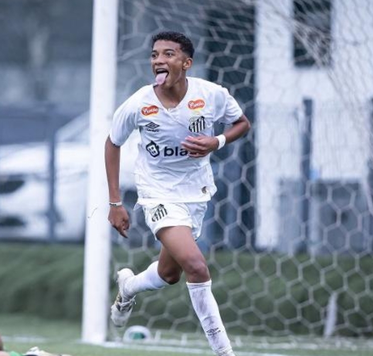Filho de Robinho é cortado de última hora e viu Santos de camarote