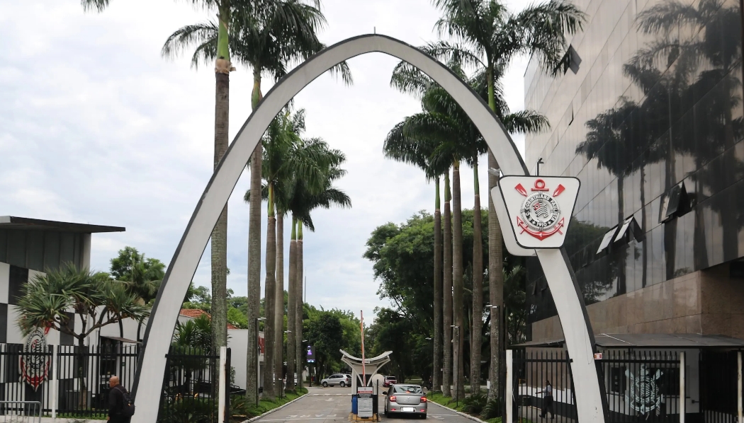 Parque São Jorge é alvo de protestos em pichações