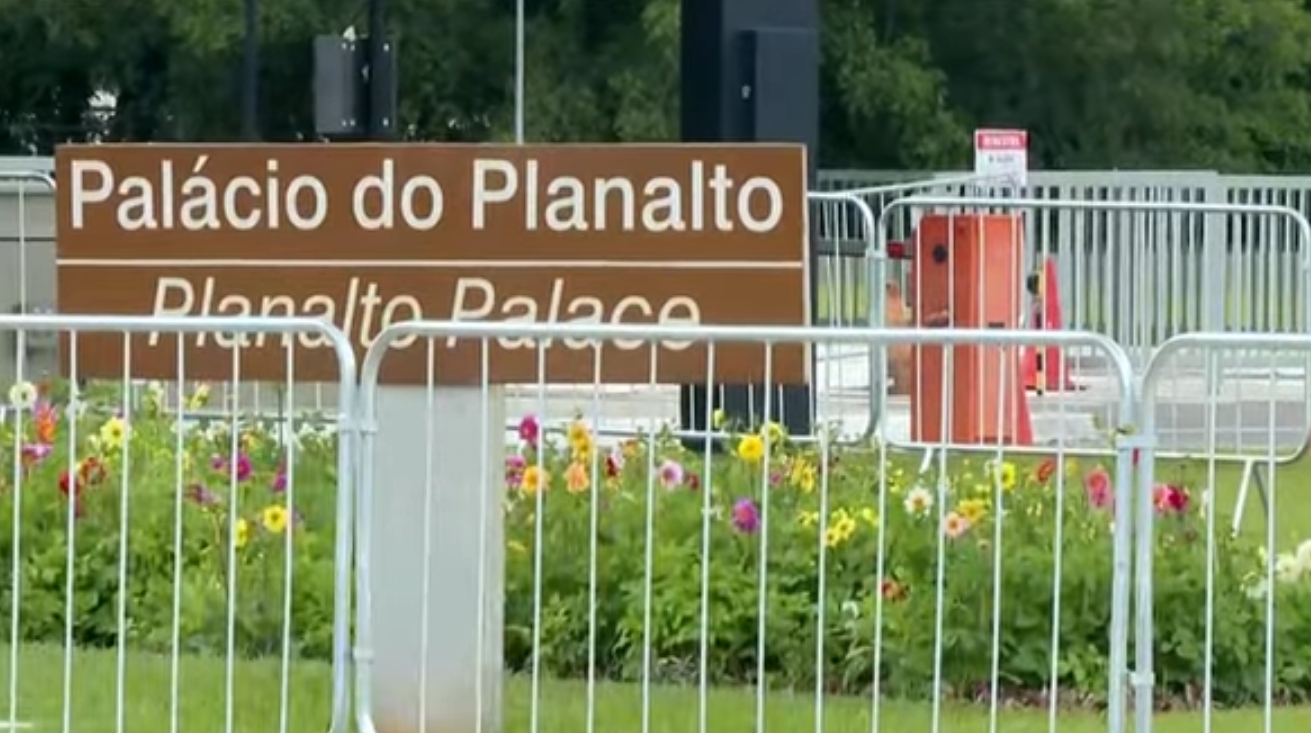 Às vésperas de protesto em Brasília, Palácio do Planalto instala grades de proteção