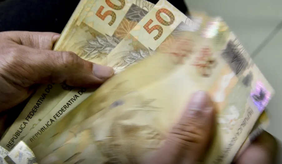 Primeira parcela do décimo terceiro deve ser paga até esta sexta