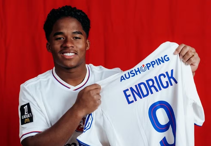 Anúncio de Endrick no Lyon bate recorde de visualizações no Instagram do clube