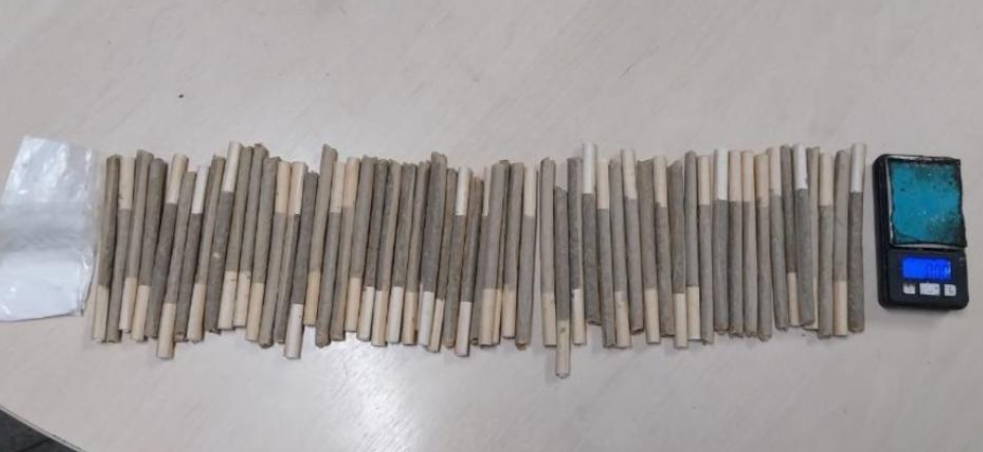 Criminoso foge pelo rio Negro e deixa cair cigarros de maconha na Manaus Moderna