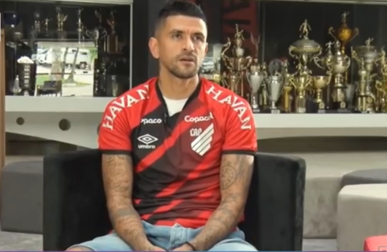 Athletico anuncia argentino Lucho González como novo treinador