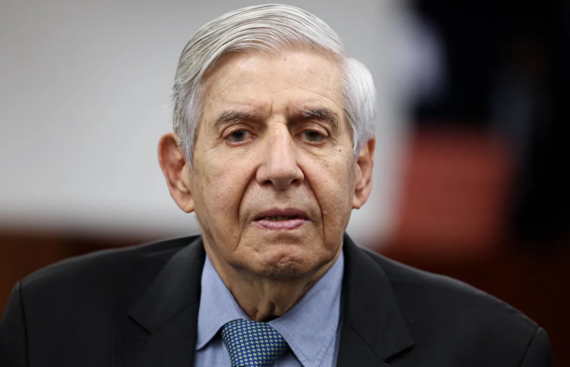 Defesa de Augusto Heleno acusa "perseguição" após início da execução da pena