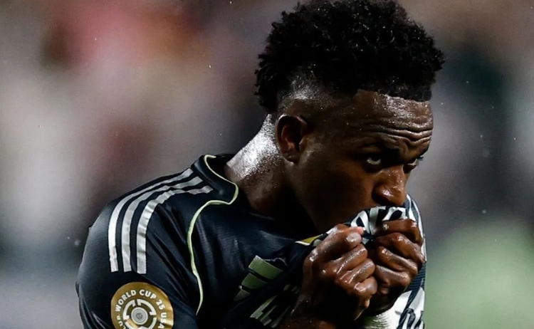 Vini Jr. é vaiado no Bernabéu e recebe defesa pública de Arbeloa