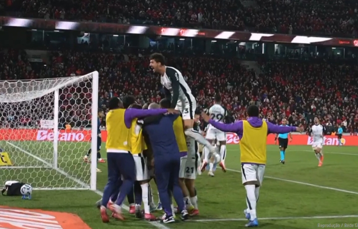 Corinthians vence e sai na frente do Athletico-PR por vaga na semifinal da Copa do Brasil