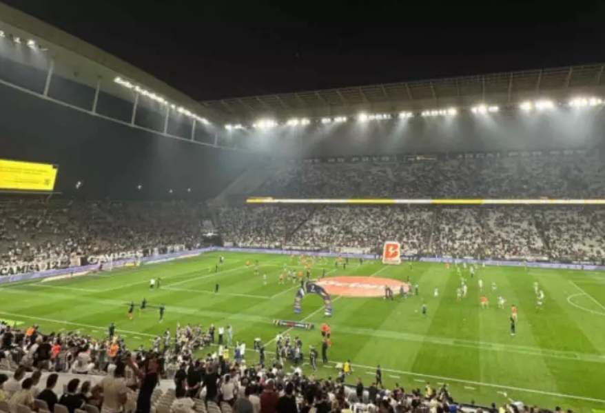 Campanha para pagar estádio do Corinthians chega a R$ 5 milhões em 12 horas