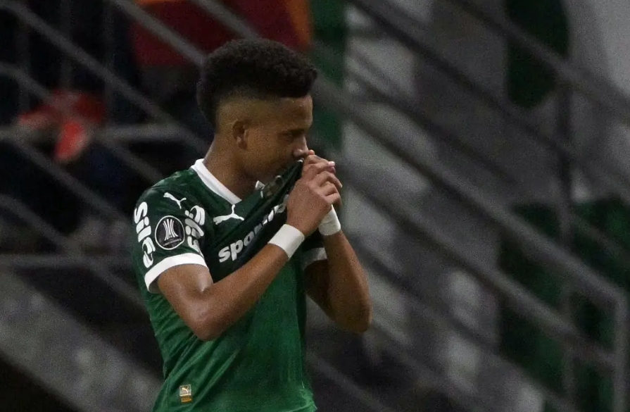 Palmeiras goleia em adeus de Estêvão ao Allianz e segue 100% na Libertadores