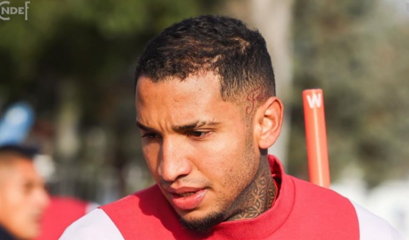 Velório de Izquierdo tem multidão, aplausos e camisas rivais na porta