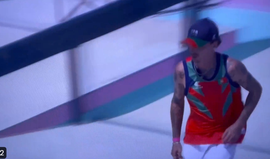 Português é derrubado por câmera e recebe segunda chance no skate
