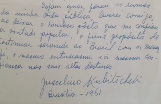 Estagiária de museu acha carta de JK dentro de livro no interior de Minas