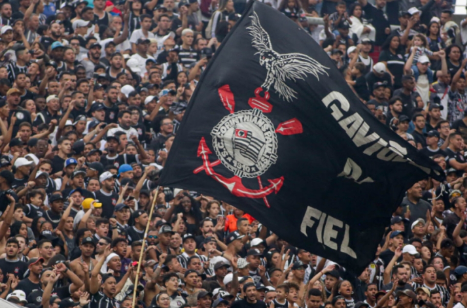 Organizada do Corinthians apoia afastamento de Andrés, Duilio e Augusto Melo