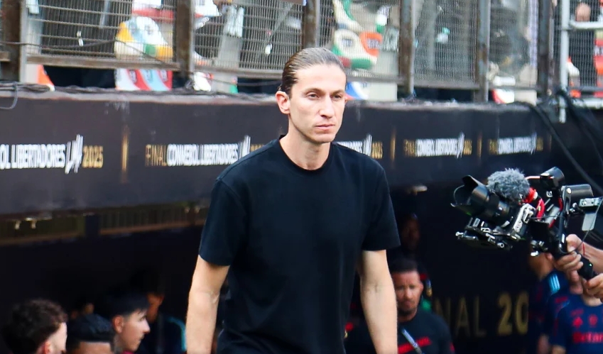 Filipe Luís dedica título da Libertadores aos Meninos do Ninho: "Estão comigo"