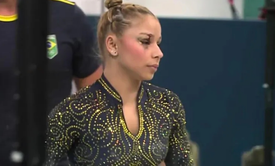 Flávia Saraiva cai durante aquecimento e corta supercílio na final da ginástica