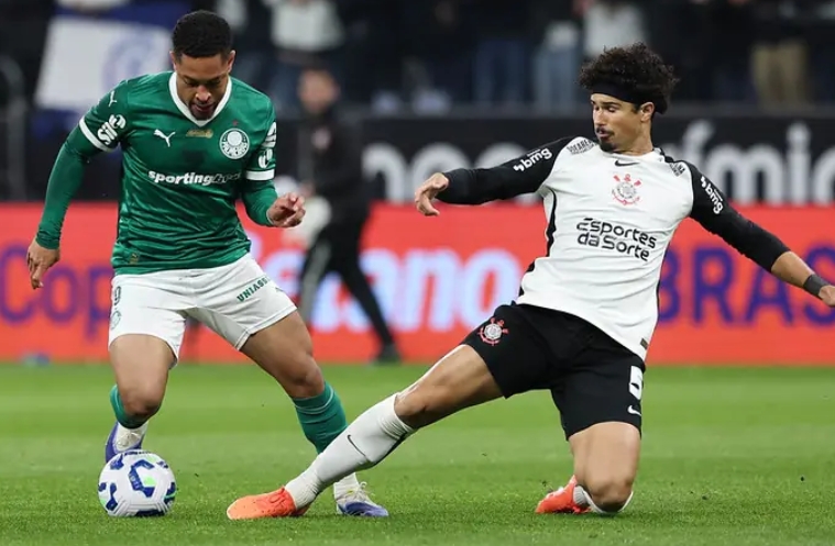 Memphis decide, Corinthians bate o Palmeiras e sai em vantagem pela Copa do Brasil