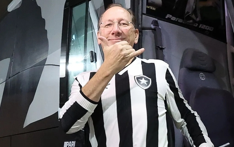 Textor admite atrito em saída de Davide do Botafogo, mas faz elogio