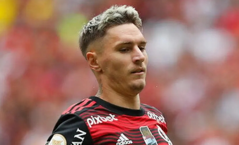 Flamengo libera Varela para ir a velório da mãe no Uruguai