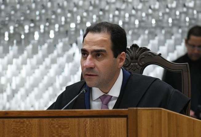 OAB reage a exigência de Zanin para lacração de celulares durante julgamento no STF