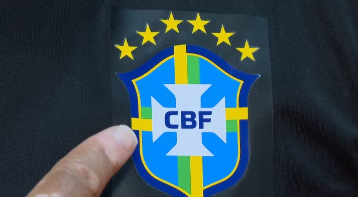 Seleção de futsal recorre a 'jeitinho brasileiro' para ter 6ª estrela na camisa