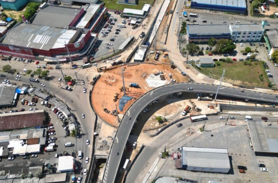 Alteração temporária no tráfego do viaduto Rei Pelé começa domingo; saiba o que muda