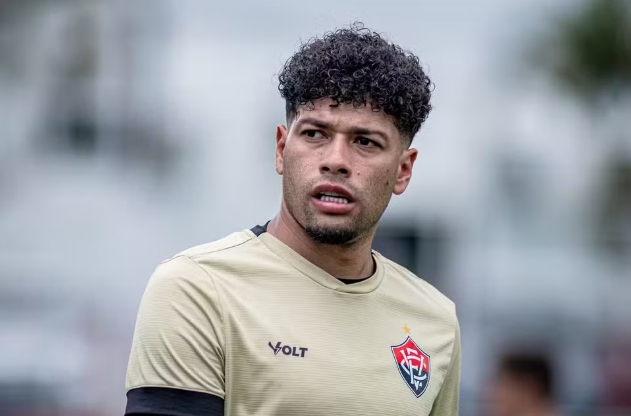 Vitória negocia troca de Machado por Mastriani com o Athletico