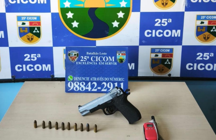 Grupo foge ao ver viatura e polícia apreende munições e arma falsa no Armando Mendes