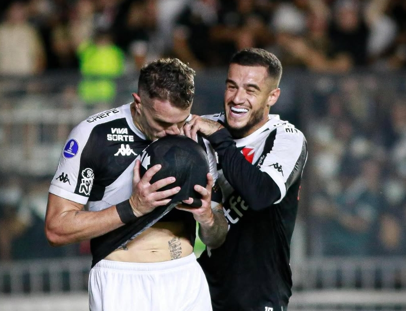 Vasco bate Puerto Cabello com gol de Vegetti e lidera grupo na Sul-Americana