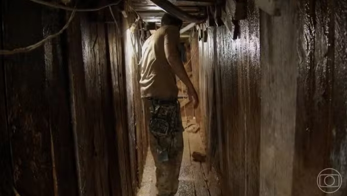 Garimpeiros cavam túnel e fogem de fiscalizações no Amazonas