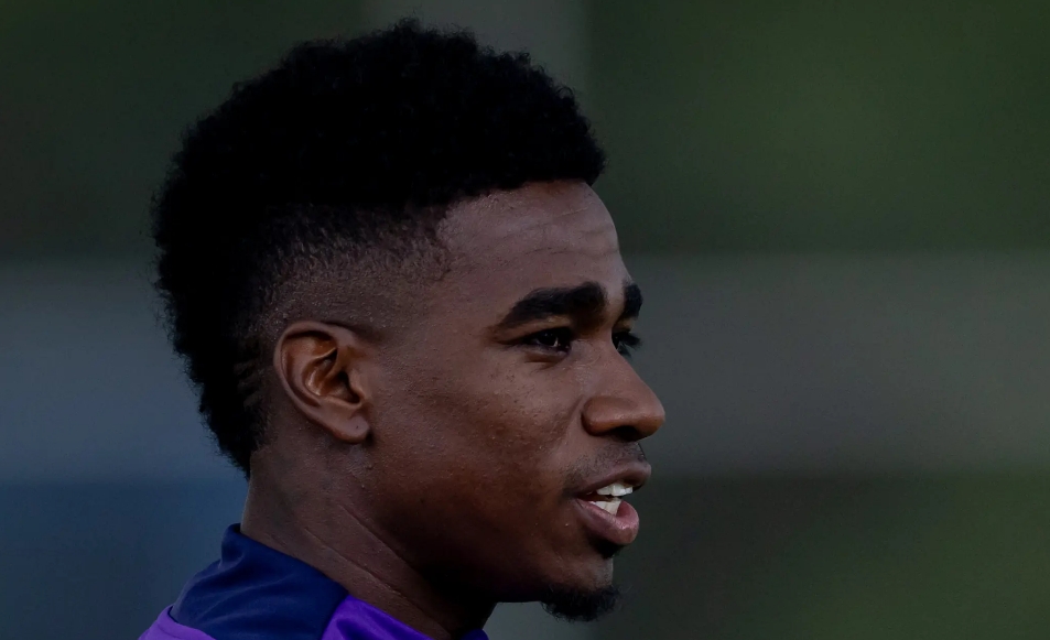 Félix Torres vai da titularidade ao fim da fila e Corinthians não descarta venda