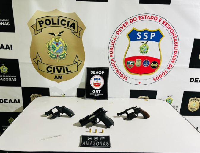 Adolescente é detido com 3 armas em praça de Manaus