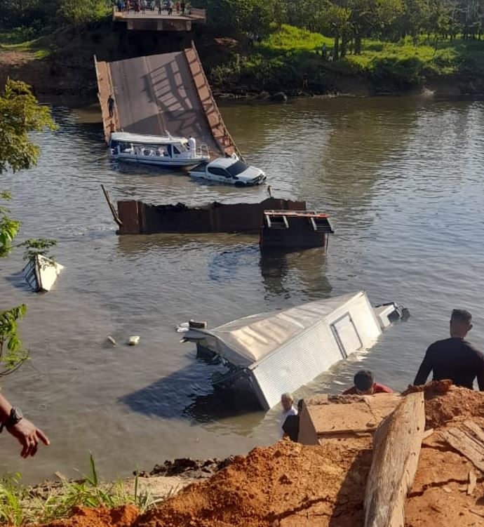 Três pessoas morrem em desabamento de ponte na BR-319