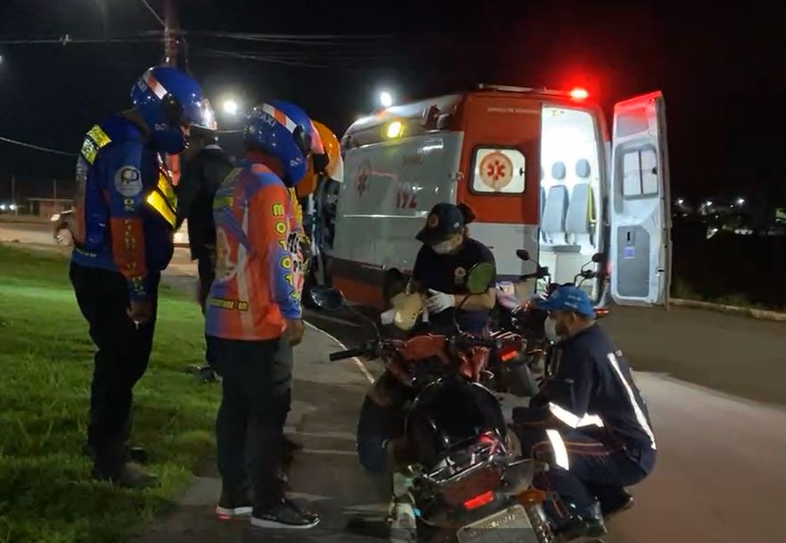 Mulher é jogada de motocicleta pelo próprio marido durante discussão no Amazonas