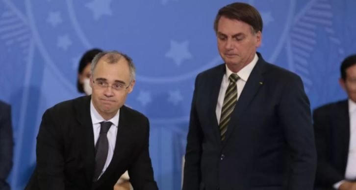 Bolsonaro decide indicar André Mendonça para vaga de ministro no STF