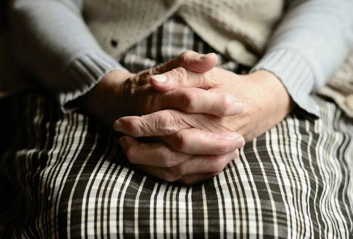 Idosa de 72 anos maltratada pelo marido de 53 é resgatada no Amazonas