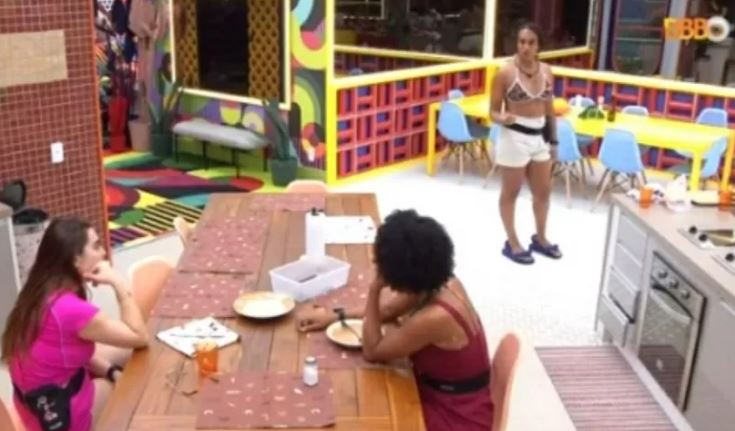 Natália reclama de sister no BBB 22: 'Três dias sem tomar banho'