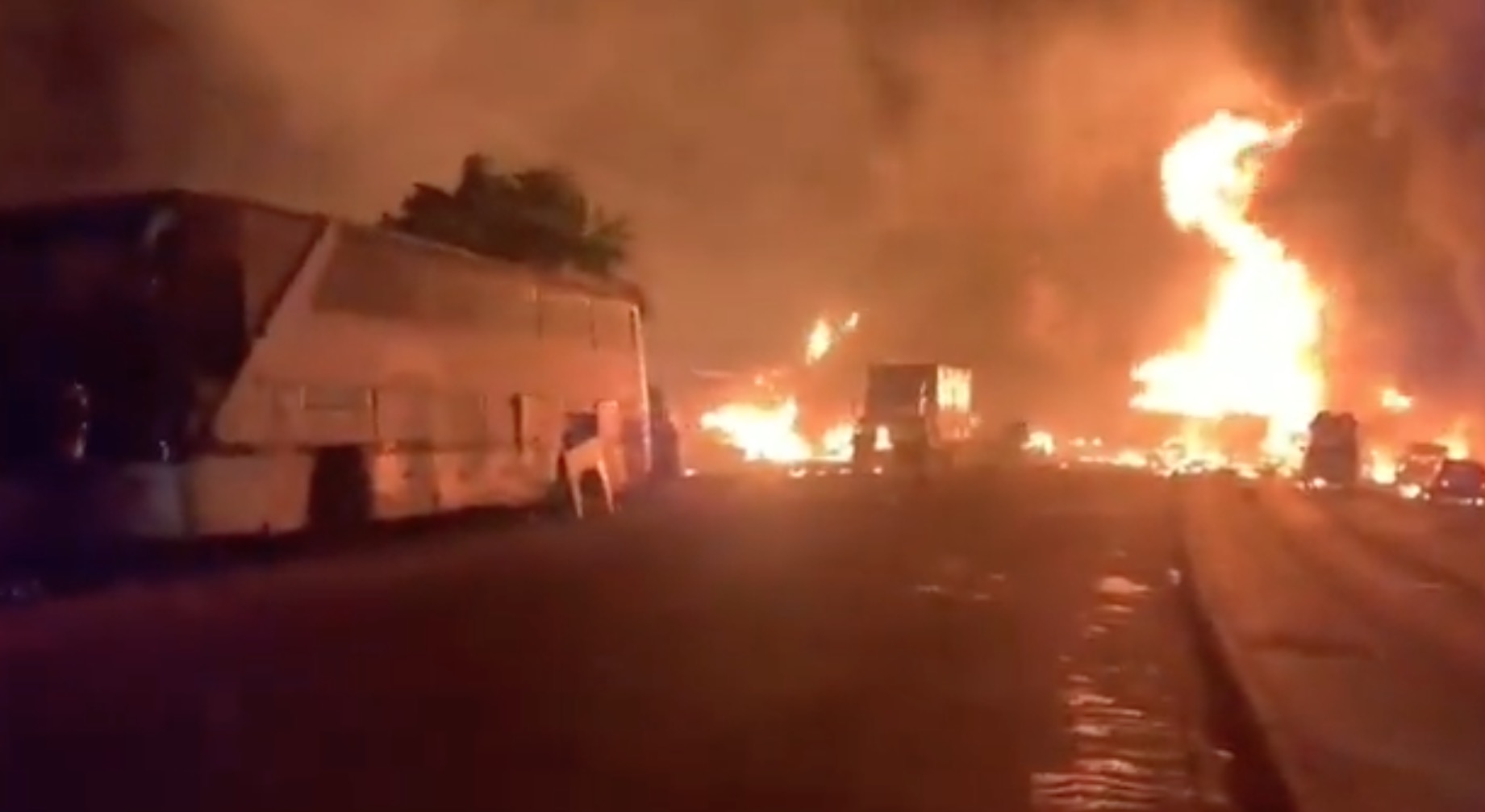Explosão de petroleiro deixa 92 mortos e dezenas de feridos em Serra Leoa; veja vídeo