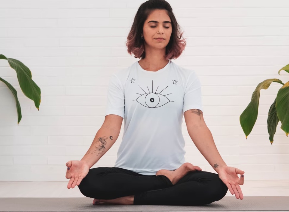 Conheça 5 benefícios da meditação de atenção plena para a saúde