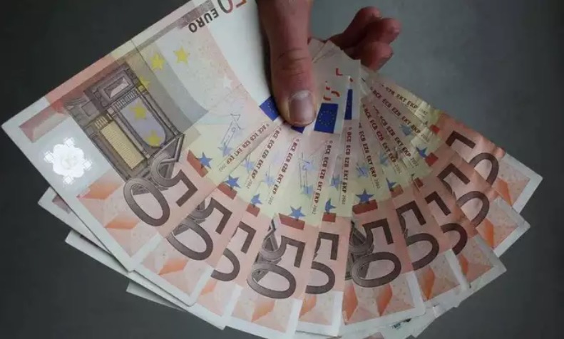 Mulher é autorizada pela justiça a quitar dívida de quase 100 mil com sexo oral; entenda