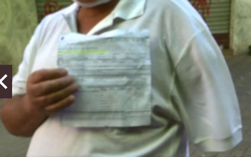 Sem o braço esquerdo, motorista deficiente é multado por 'mão para fora do carro'