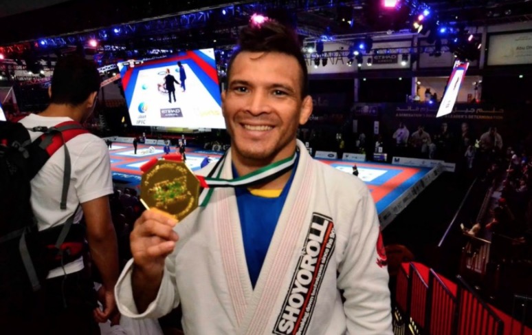Gabriel Moraes, tetracampeão mundial, leciona Jiu-Jitsu na academia do Sesc Amazonas