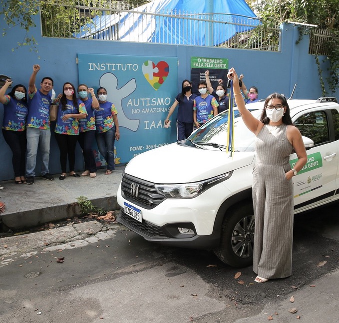 Instituto Autismo ganha veículo para transportar crianças e adolescentes em Manaus