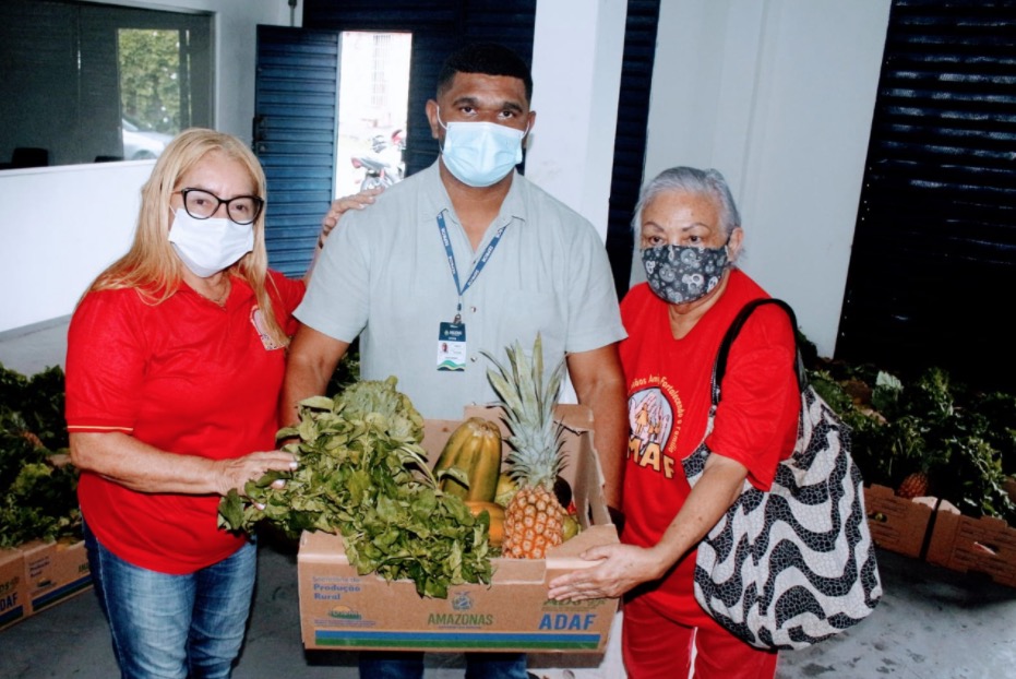 Combate ao desperdício: alimentos são coletados em feiras e doados a famílias do bairro Redenção