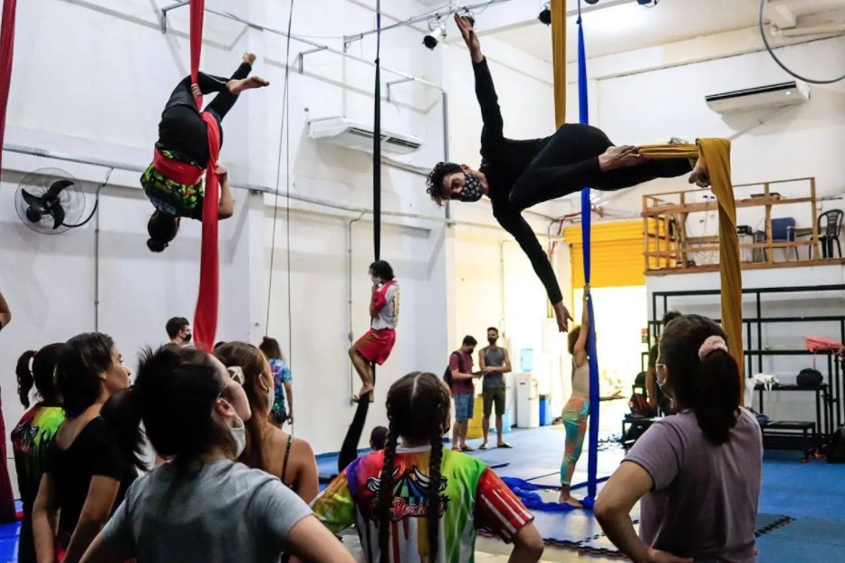 Teatro, cinema e oficina acrobática: confira opções culturais deste fim de semana em Manaus