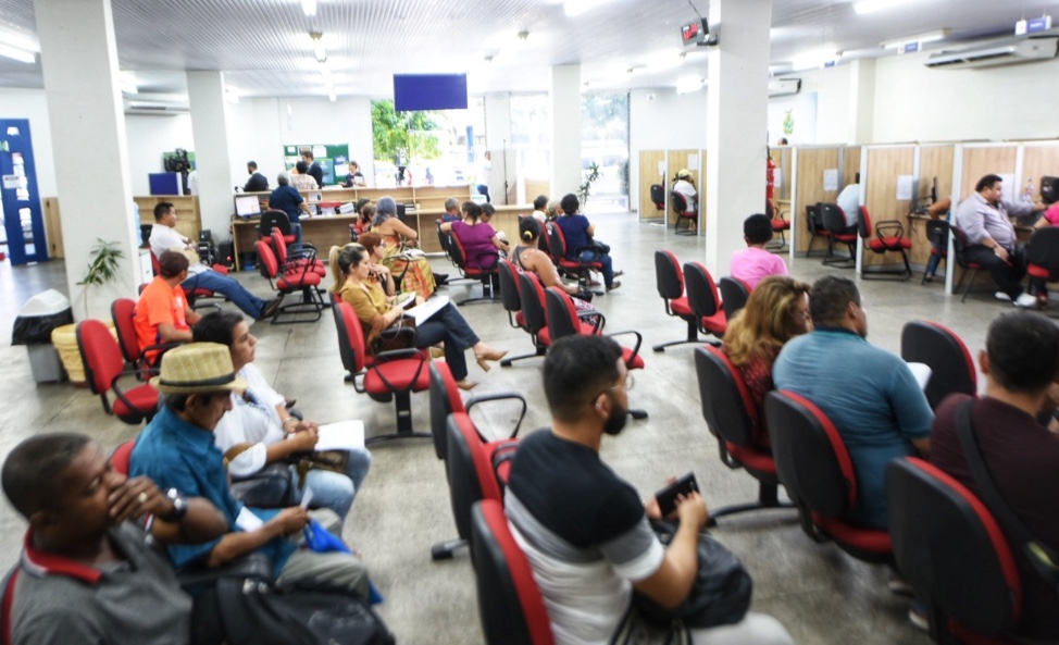 Lei determina tempo máximo de espera para atendimento ao consumidor no Amazonas