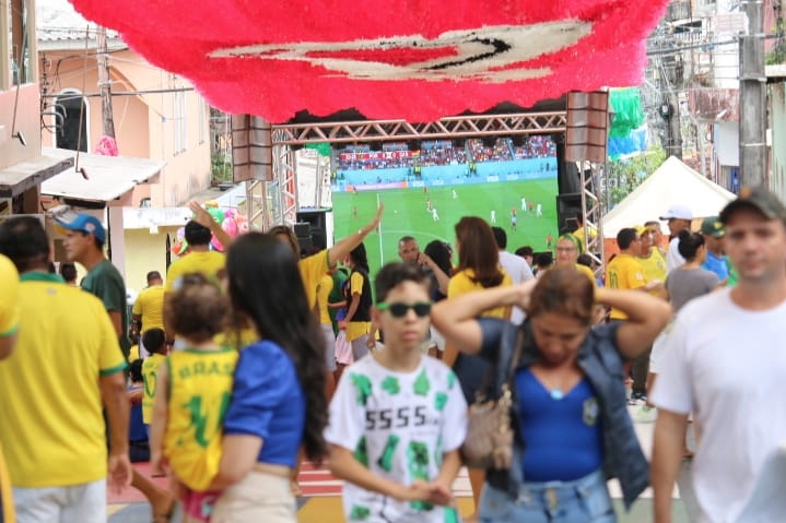 Vai assistir ao jogo do Brasil fora de casa? Veja dicas para não cair em ciladas e poupar seu dinheiro