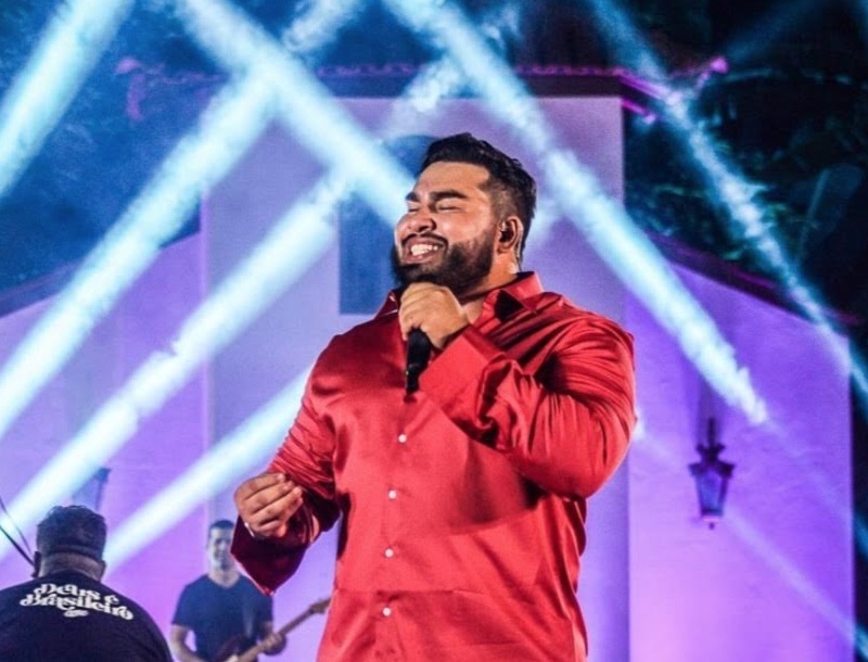 'Confra com Feijoada' terá show de Márcio Cigano na Ponta Negra