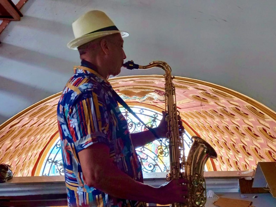 De MPB ao Beiradão, Ítalo Gimenez e Maestro Wanderlan agitam show 'Entre Amigos'